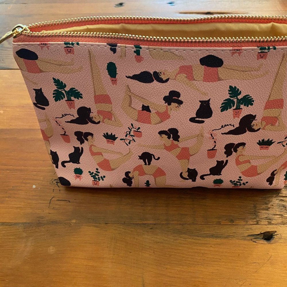 IMOSHION COSMETIC MAKEUP BAG NWT PINK WITH YOGA POSES, CACTUS & CATS - NWOT - Picture 3 of 5